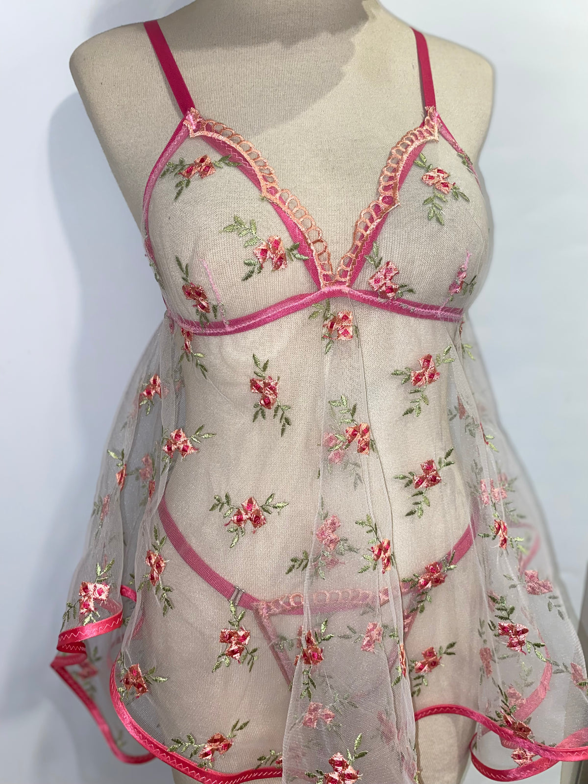 Ensemble nuisette transparent à broderies florales