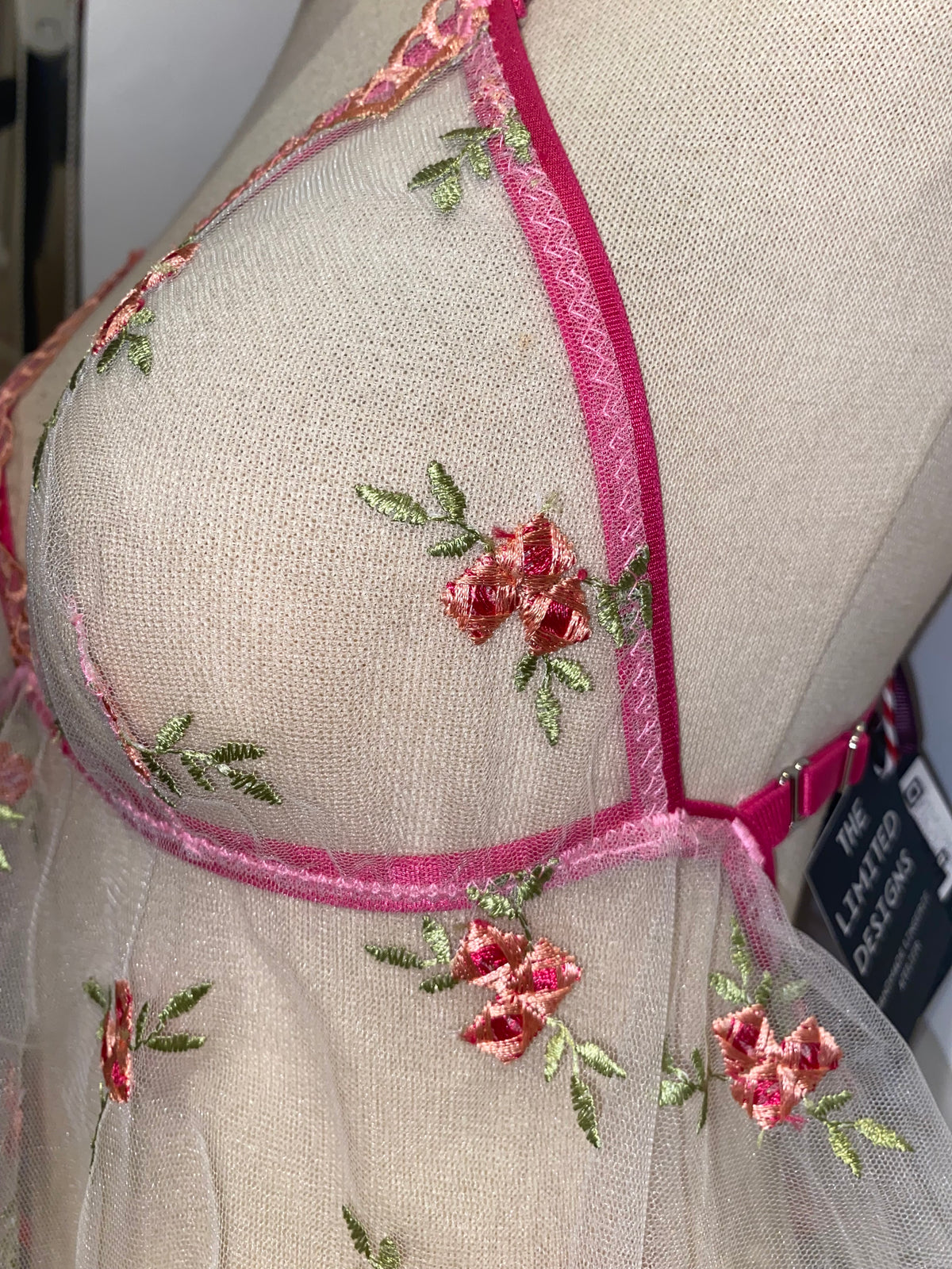 Ensemble nuisette transparent à broderies florales